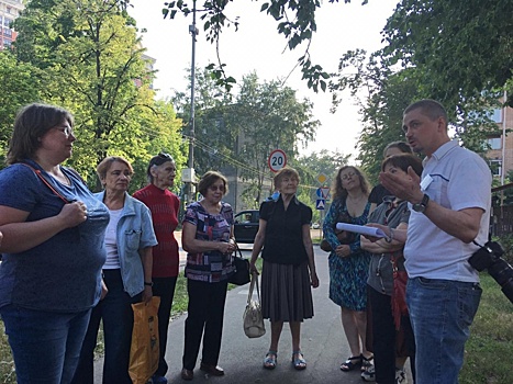 Жители Щукина совершили экскурсию по улице Маршала Бирюзова