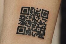 Люди, которые набили на своем теле QR-код