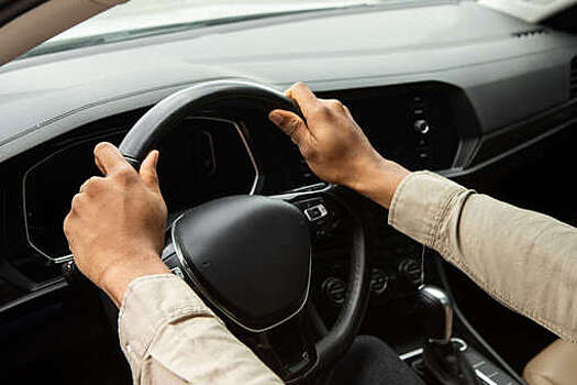 78.ru: за рулем Porsche, протаранившей ограду в Петербурге, был молодой геймер