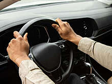 78.ru: за рулем Porsche, протаранившей ограду в Петербурге, был молодой геймер