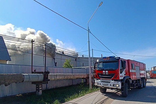 В Якутске из-за короткого замыкания сгорел склад магазина сантехники