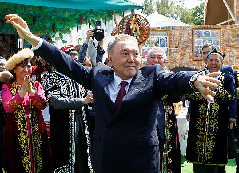 В июле Назарбаеву исполнится 79 лет. Он бессменно возглавлял республику с апреля 1990 года (до декабря 1991-го — как президент Казахской ССР), а почти год до этого был первым секретарем ЦК КП Казахстана  