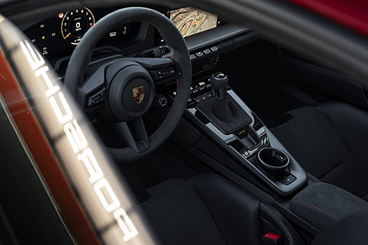 Топ-менеджеров Porsche уволят из-за обвала продаж электрокаров