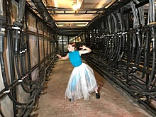Перфоманс под землей: челябинская балерина станцевала в шахте связи