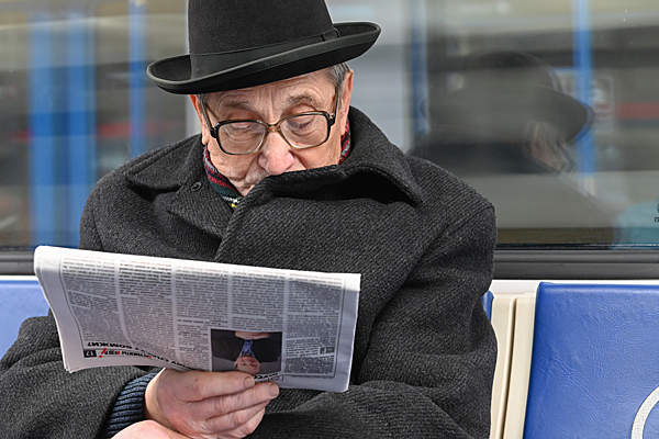 Льготный проезд для пенсионеров в 2023 году: кому положен и как оформить?