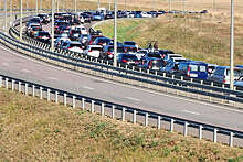 Более 330 автомобилей застряли в очереди на подъездах к Крымскому мосту