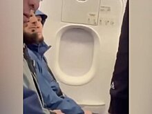 Авиакомпания расследует инцидент со снятием Нурмагомедова с рейса в США