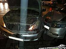 Два автомобиля столкнулись лоб в лоб во Владивостоке