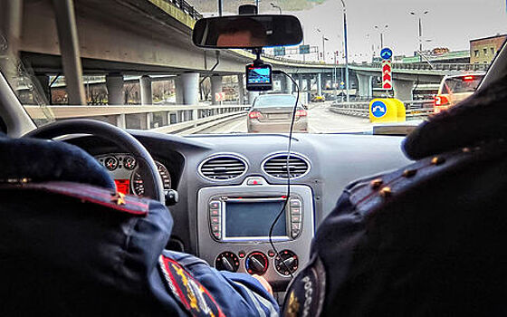 Стоит ли обгонять машину ДПС?