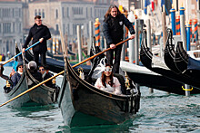Двое французских туристов угнали в Венеции гондолу