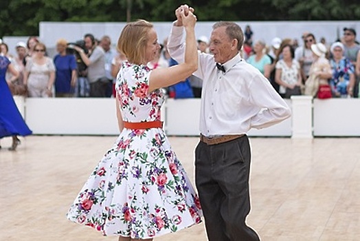 Танцевальный праздник ждет участников «Московского долголетия» в парке Победы 9 августа