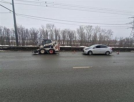 В Самаре Hyundai догнал трактор
