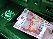 «Берут под козырек»: К чему приведет возможность блокировать счета россиян без суда