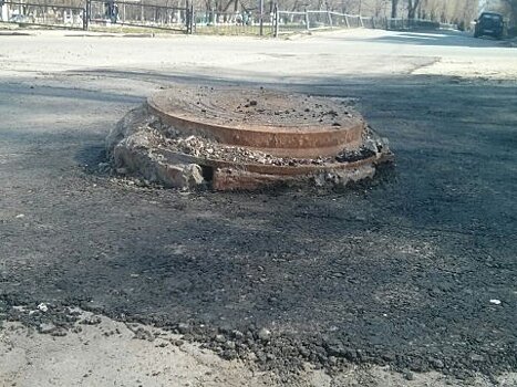 На дублере саратовского проспекта 50 лет Октября появилась угроза для автомобилистов