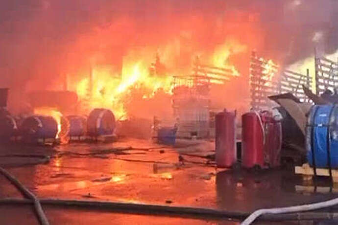 МЧС: крупный пожар на складе с пластиком в Подмосковье ликвидирован