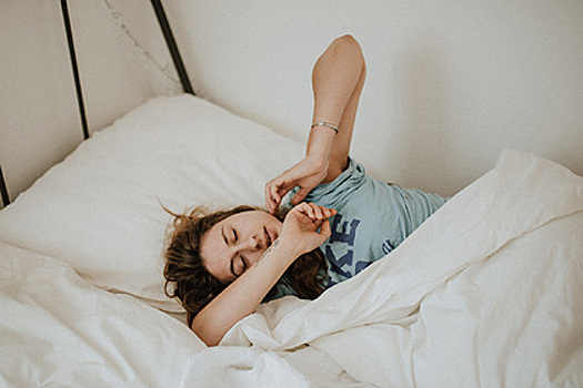 Сомнолог назвал безопасную норму дневного сна