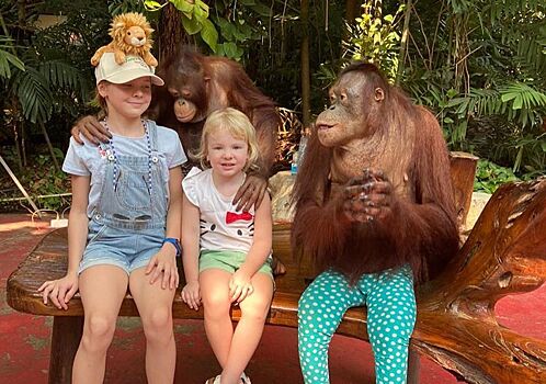 Татьяна Тотьмянина развеселила поклонников снимками дочерей с обезьянами