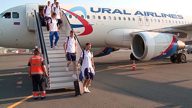 Сборная России по футболу прилетела в Нижний Новгород