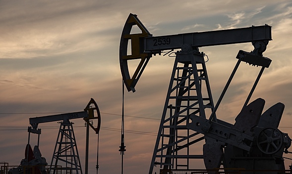 Цена нефти Brent превысила $77 за баррель