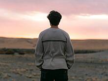 Мужчина купил очки с искусственным интеллектом и отправился искать пришельцев в пустыне