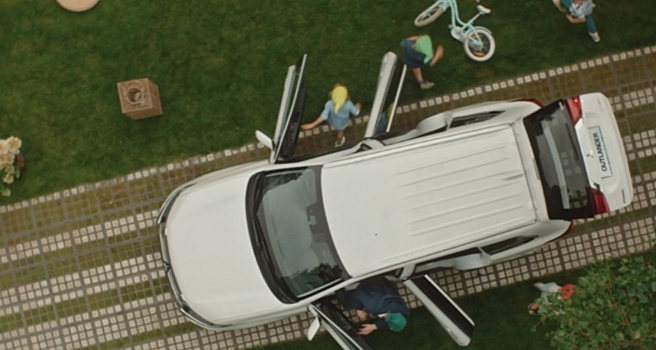 Белоснежка и семь гномов играют прятки в рекламе нового Mitsubishi Outlander