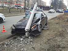 Mercedes-Benz и BMW столкнулись на улице Карла Маркса в Ижевске