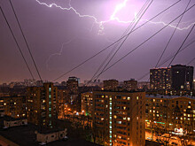 Специалист Гринин: стоять у окна во время грозы не рекомендуется