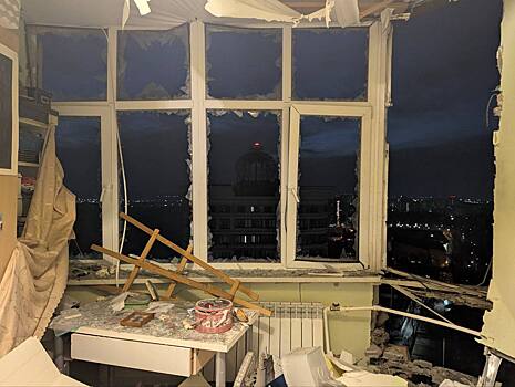 В Зеленограде из-за атаки БПЛА ВСУ загорелись авто и повредились окна квартир