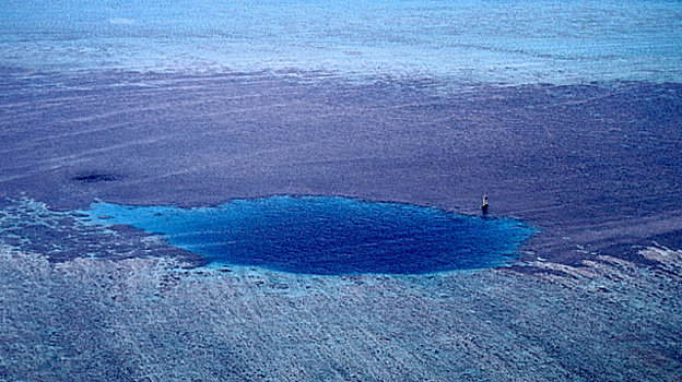 Ученые исследуют самую глубокую на планете вертикальную карстовую пещеру в Южно-Китайском море