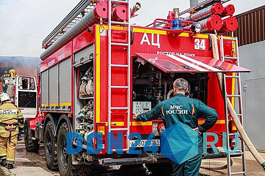 В Гукове ночью горела иномарка