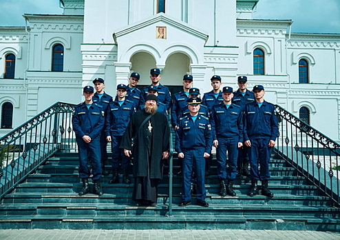 Военнослужащие ВКС посетили храм святой Живоначальной Троицы в Астрахани