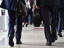 Опрос Mail: 70% россиян поддержали идею ограничить выезд чиновников за границу