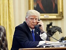 Трамп переходит на "телефонные митинги"