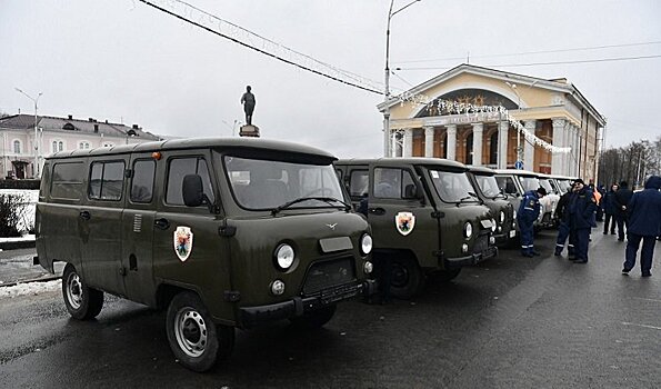 Пожарные и спасатели в Карелии получили 10 новеньких автомобилей