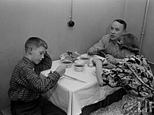 Как проходила жизнь рабочего в СССР 50-х