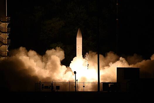 США впервые успешно испытали гиперзвуковую ракету средней дальности