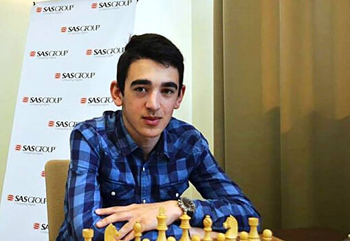 Первый ход за юного армянского шахматиста сделал Гарри Каспаров
