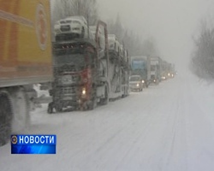 В Башкортостане из-за снегопада на трассах многокилометровые пробки