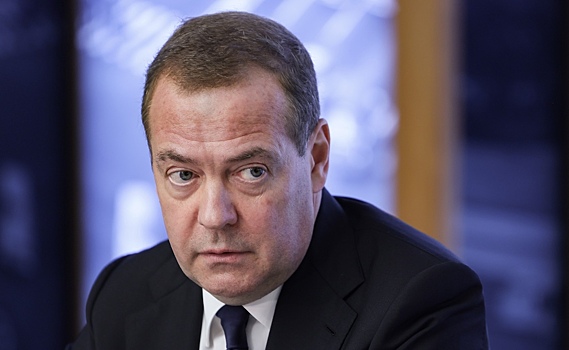 Медведев заявил об экономическом коллапсе на Украине