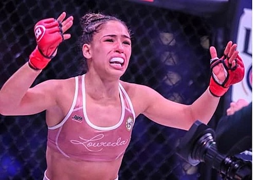 Девушка-боец ММА поразила поклонников откровенным фото