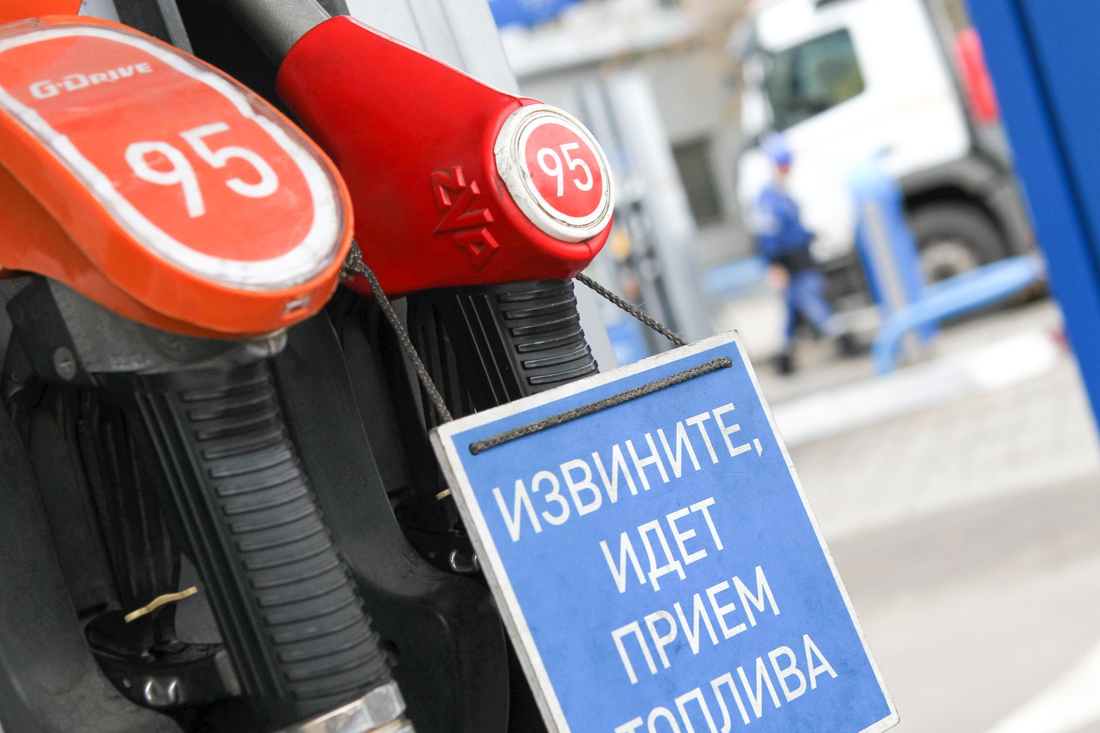 Запрет экспорта замедлил рост биржевых цен на бензин