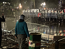 Полицейские пострадали во время протестов у президентского дворца в Тбилиси