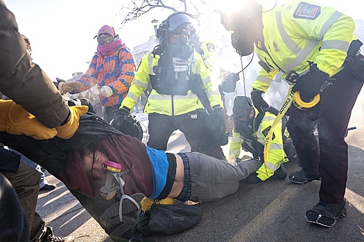 Протесты парализовали Миннеаполис после убийства демонстранта