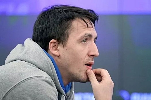 Сбежавший из России иноагент Смольянинов вынужден петь в переходах Риги