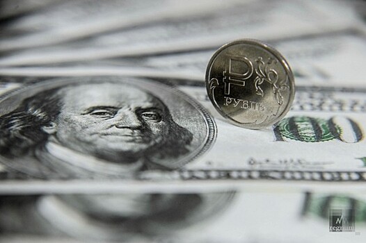 Доллар позволил рублю скорректироваться