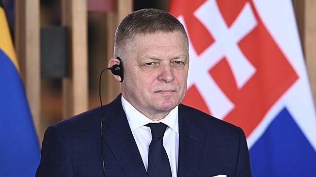 Премьер Словакии сравнил ЕС с «массажным салоном»