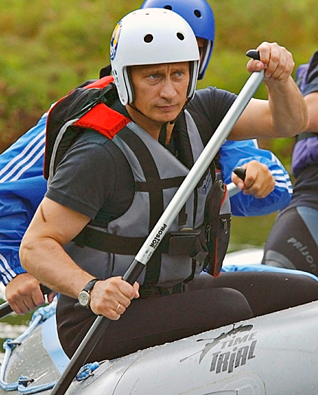 Президент РФ Владимир Путин во время краткосрочного отпуска в Алтайском крае, 2003 год