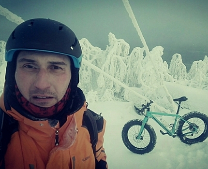 Пермский турист покорил гору Полюд на велосипеде. Первым!