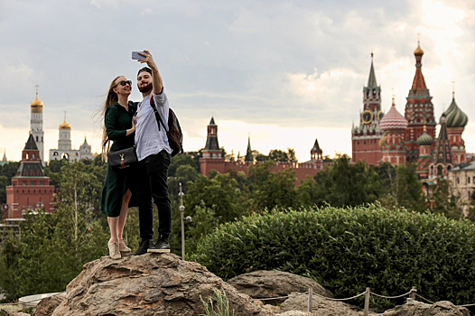Уличное кино, концерт в соборе и ужин «в небесах»: лучшие развлечения Москвы в выходные