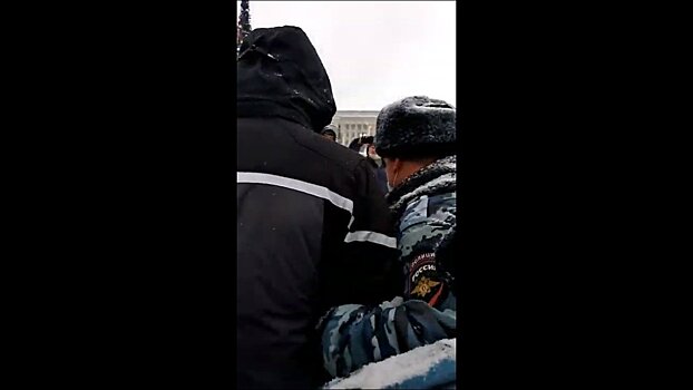          В Кирове начали задерживать участников акции протеста       